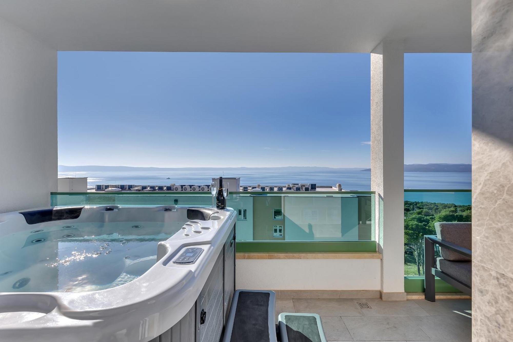 Exclusive Penthouse Big Blue With Private Jacuzzi Apartamento Makarska Exterior foto