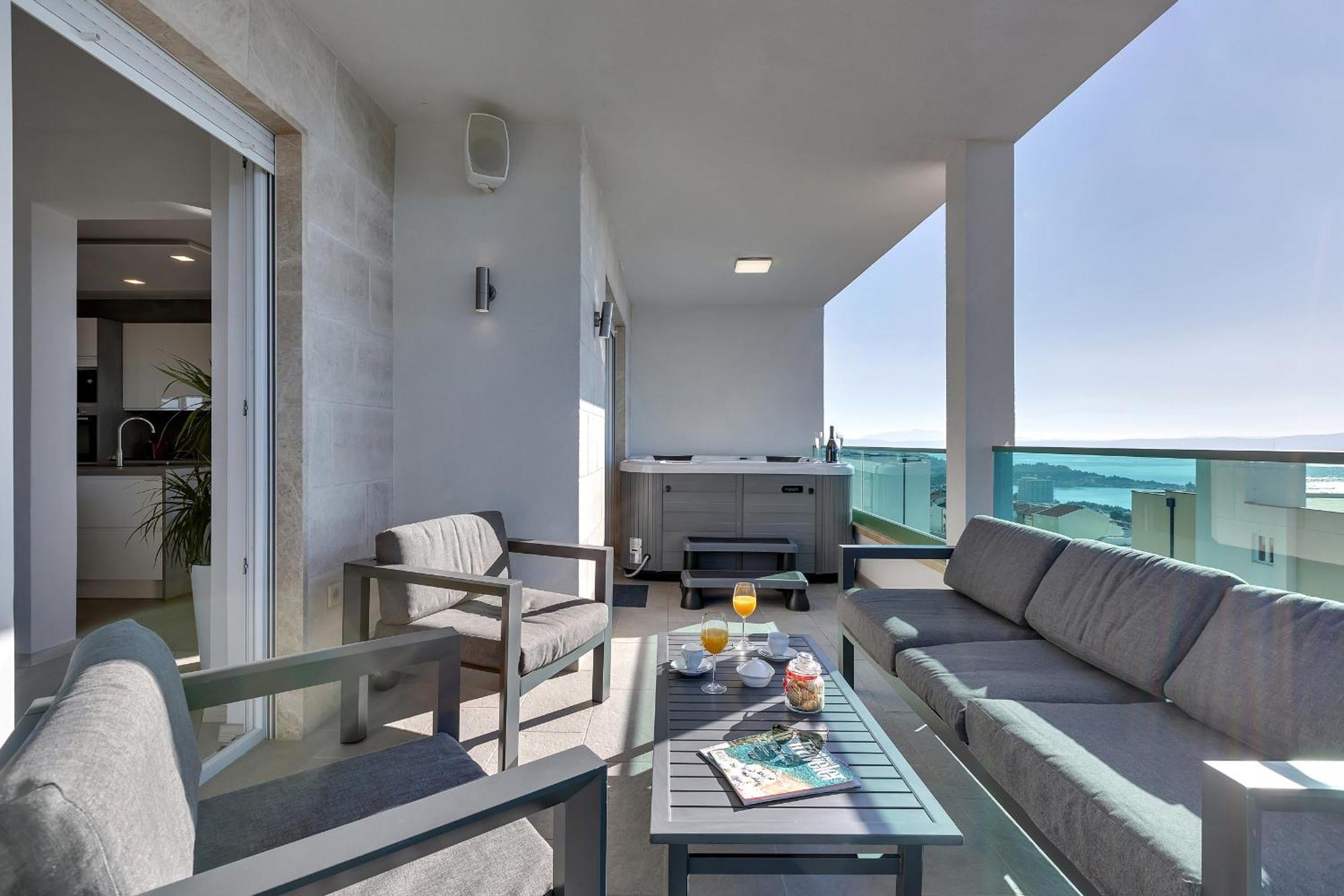 Exclusive Penthouse Big Blue With Private Jacuzzi Apartamento Makarska Exterior foto