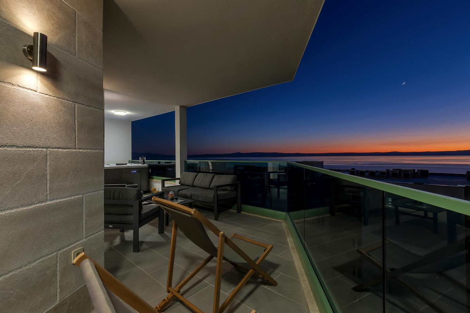 Exclusive Penthouse Big Blue With Private Jacuzzi Apartamento Makarska Exterior foto