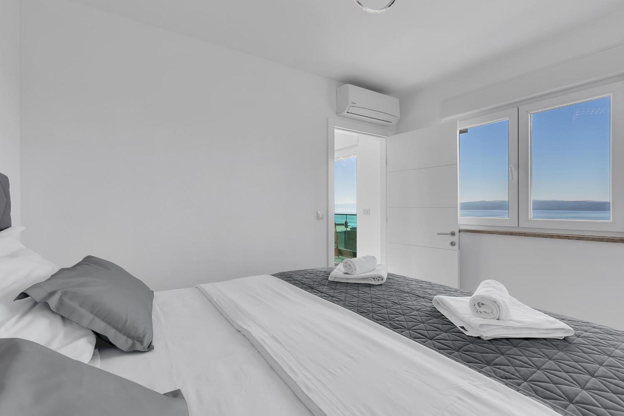 Exclusive Penthouse Big Blue With Private Jacuzzi Apartamento Makarska Exterior foto