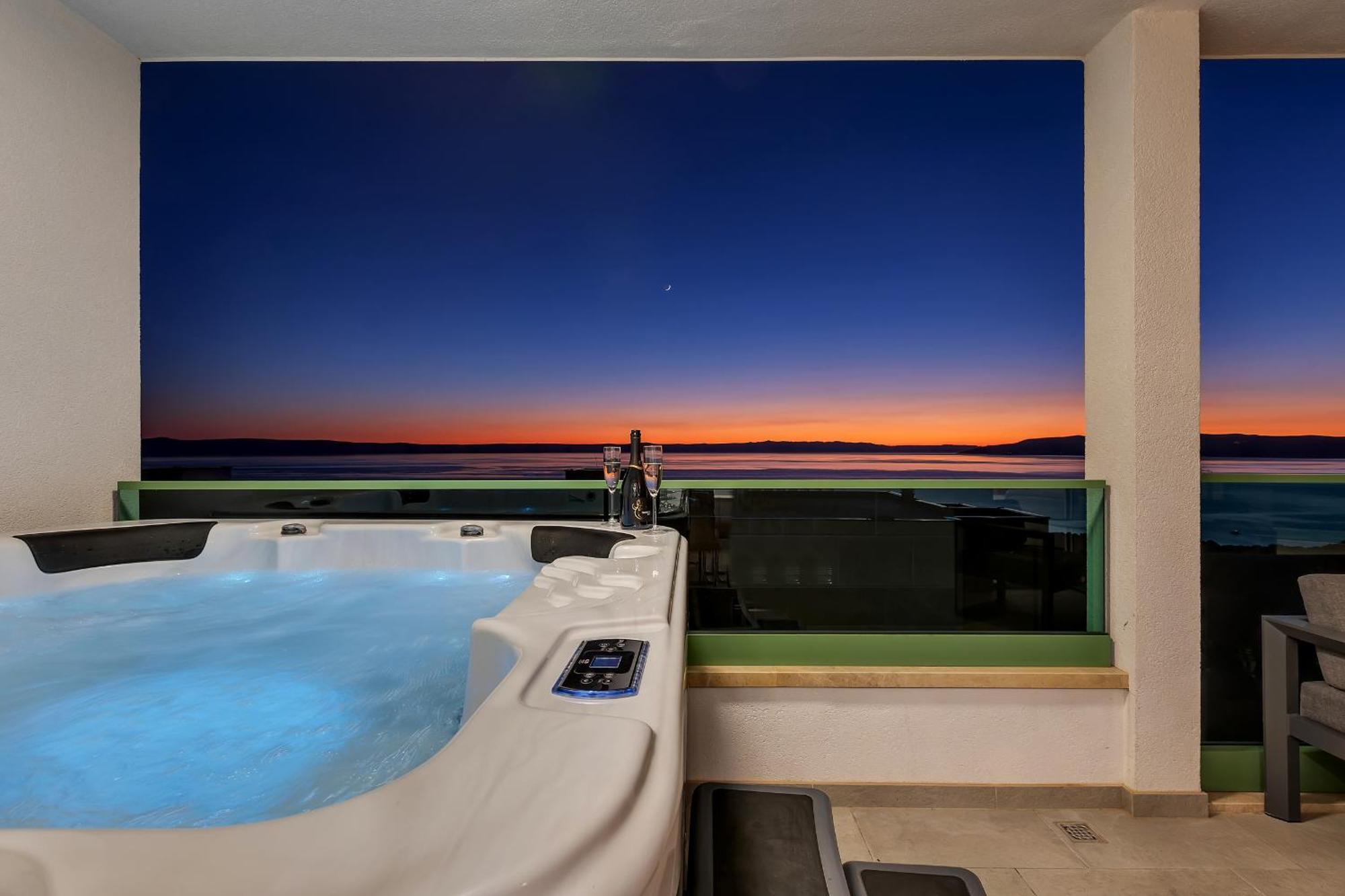 Exclusive Penthouse Big Blue With Private Jacuzzi Apartamento Makarska Exterior foto