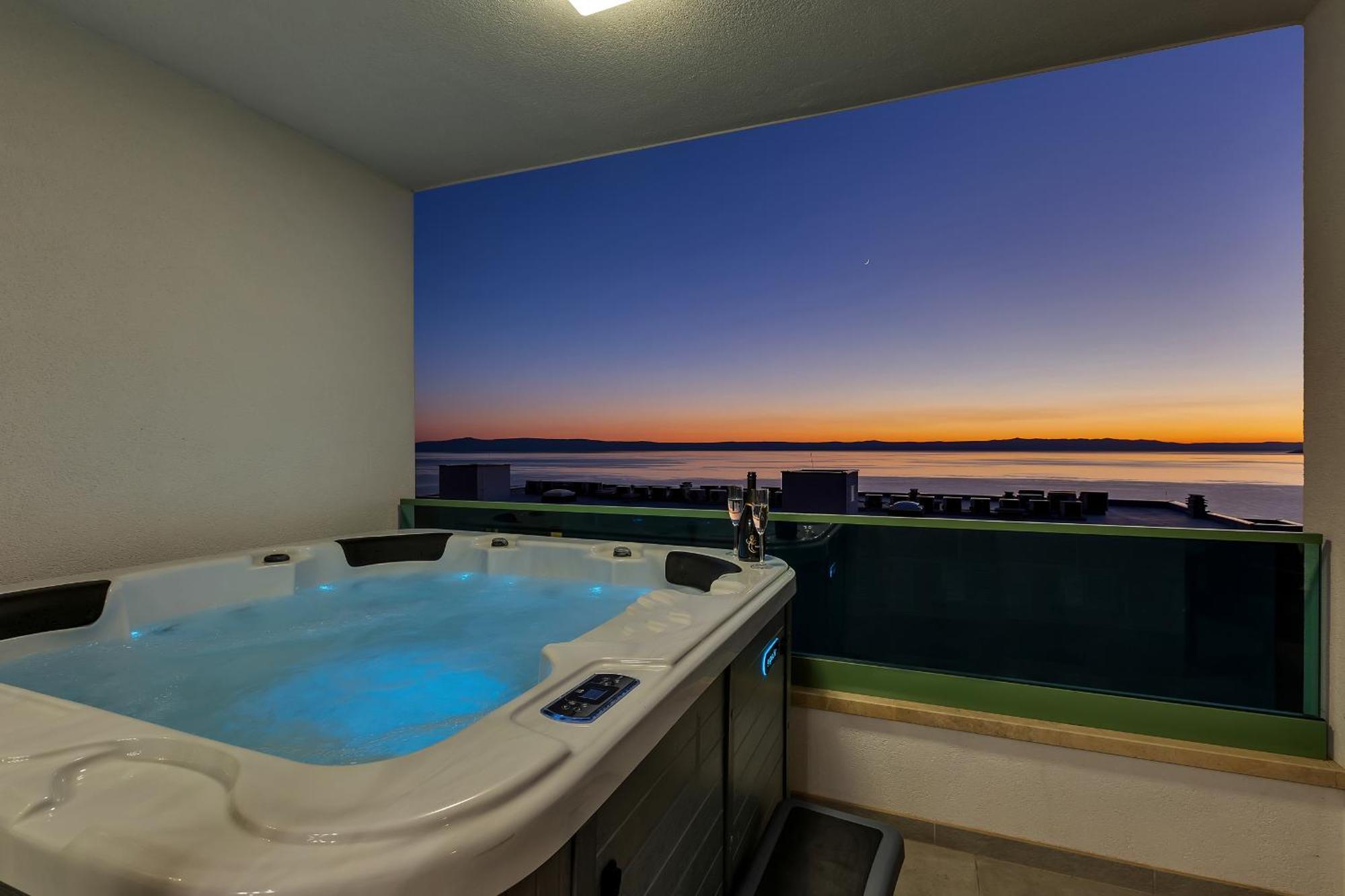 Exclusive Penthouse Big Blue With Private Jacuzzi Apartamento Makarska Exterior foto