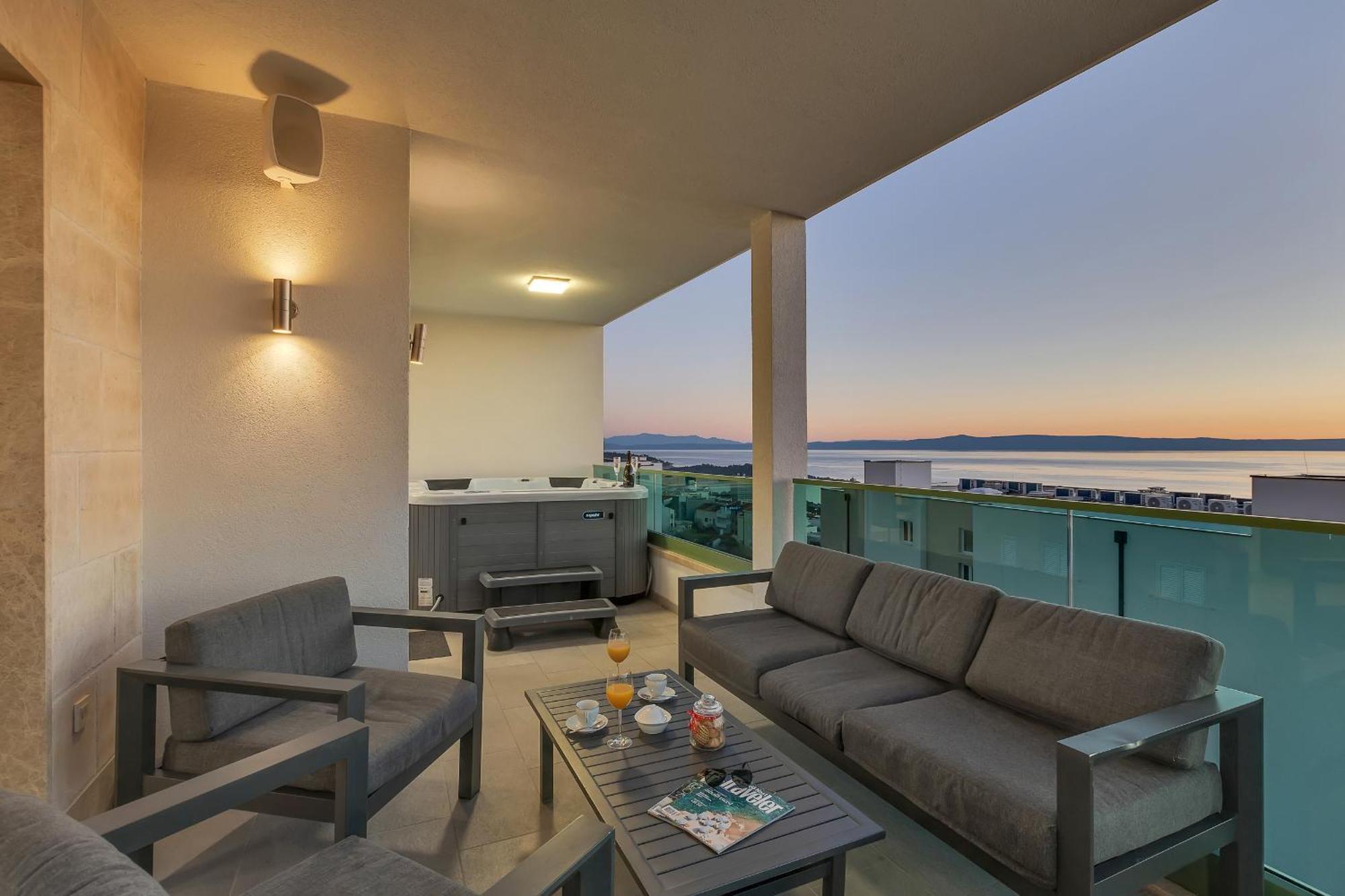 Exclusive Penthouse Big Blue With Private Jacuzzi Apartamento Makarska Exterior foto