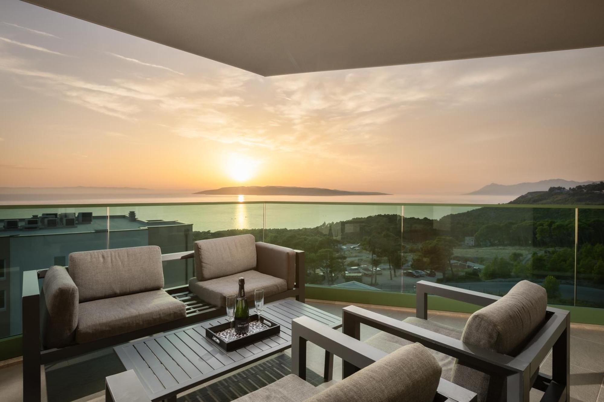 Exclusive Penthouse Big Blue With Private Jacuzzi Apartamento Makarska Exterior foto
