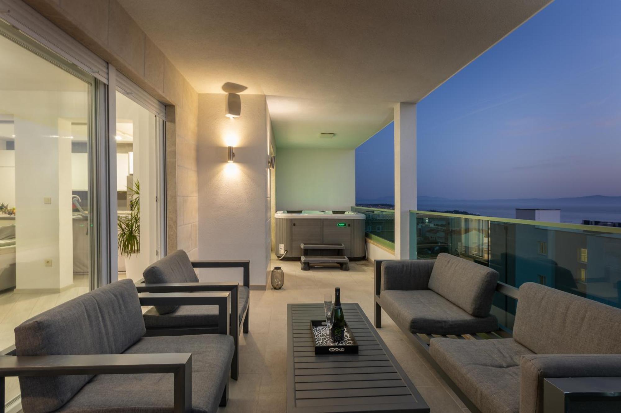Exclusive Penthouse Big Blue With Private Jacuzzi Apartamento Makarska Exterior foto