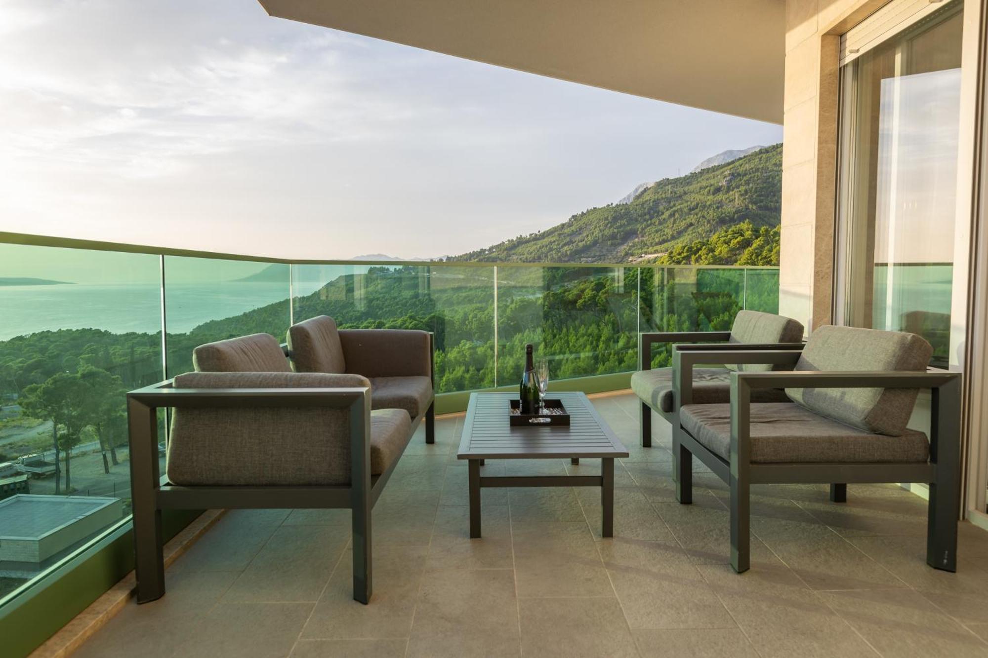 Exclusive Penthouse Big Blue With Private Jacuzzi Apartamento Makarska Exterior foto